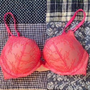 Victoria’s Secret 34C Bombshell Plunge bra